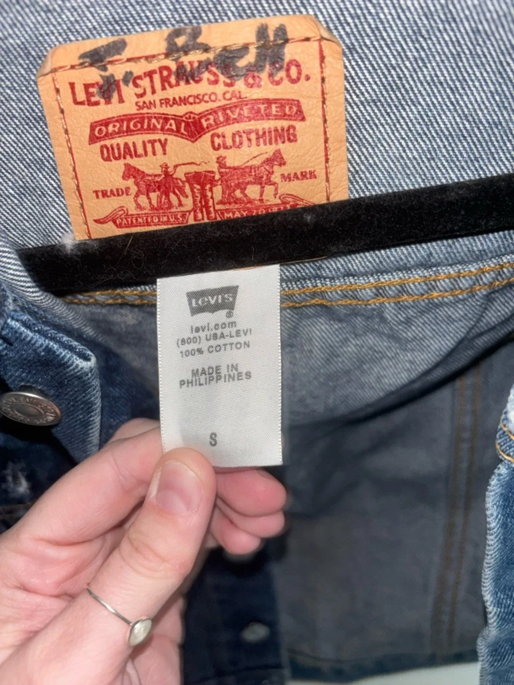 Levi’s Denim Trucker Jacket Blue Cropped Distressed Women’s Small - Picture 4 of 5